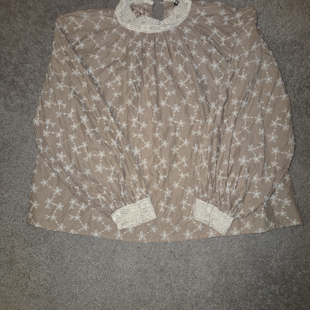 Zara Beige and White Floral Blouse